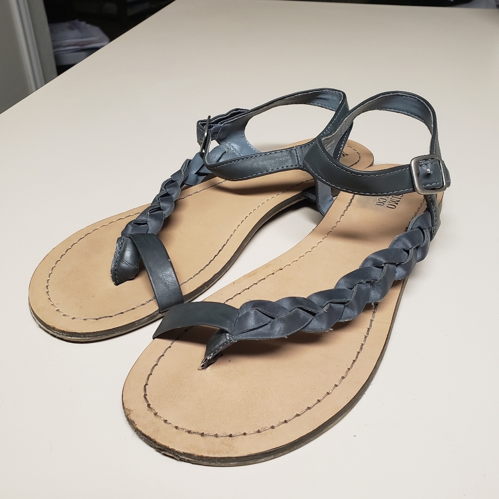 Mossimo sandals size 8